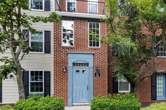 Building Photo - 664 Newbridge Ct