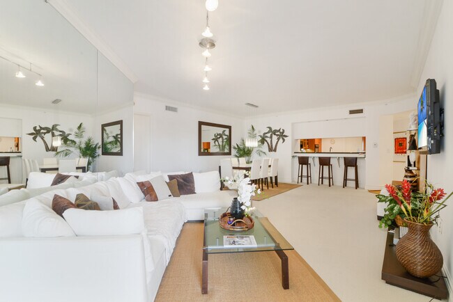 Foto del edificio - 9595 Collins Ave Ave