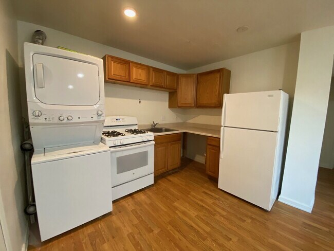 Foto del edificio - 2B 1BA | Approx 650 sqft, lower level rollup from off-street parking