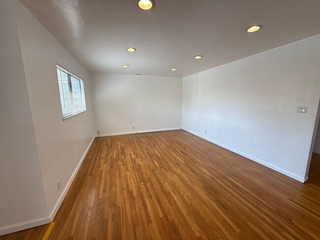 Building Photo - EPIC REA - Spacious 3BR/2BA House - Renovated - Updated Kitchen - Castro Valley