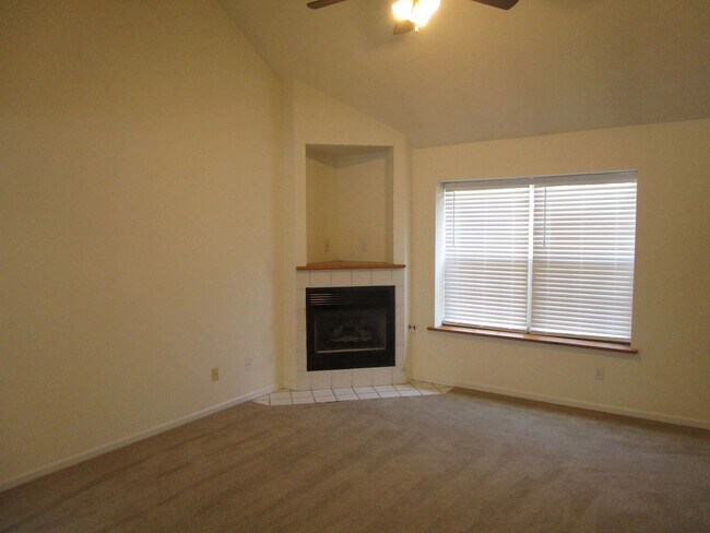 Foto del edificio - 5013-5015 Betty Jean Way