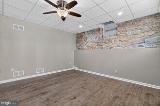 Building Photo - 256 S Washington St