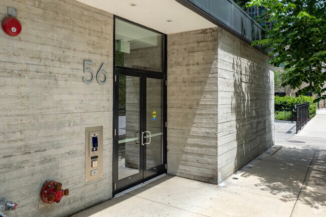 Entrada - 56 W Huron St