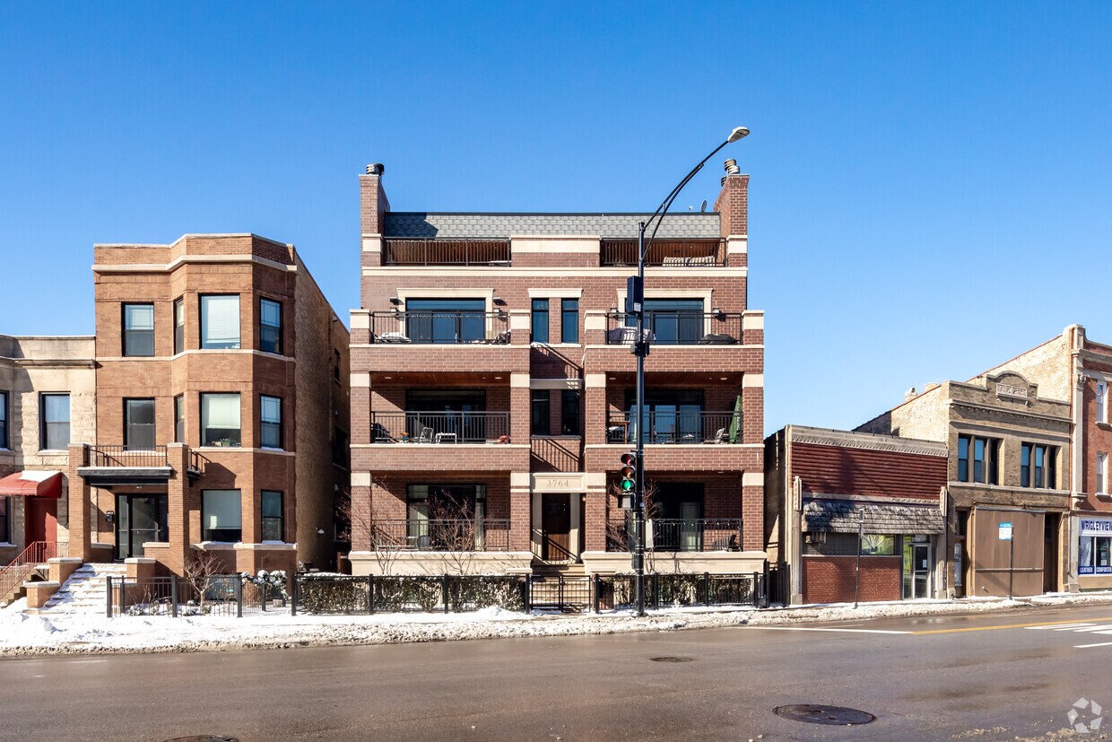 Primary Photo - 3764 N Clark St