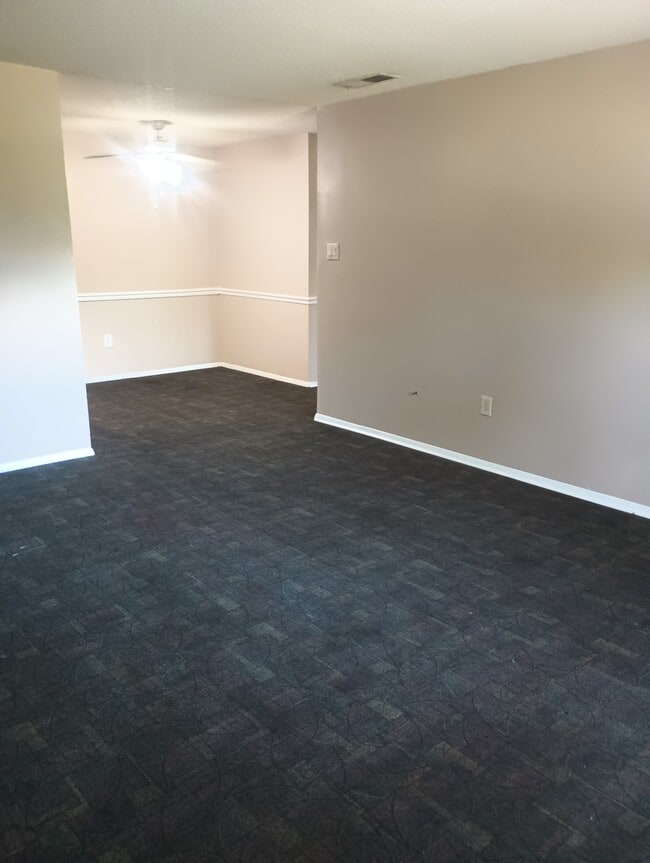 Living room - Emerald Commons