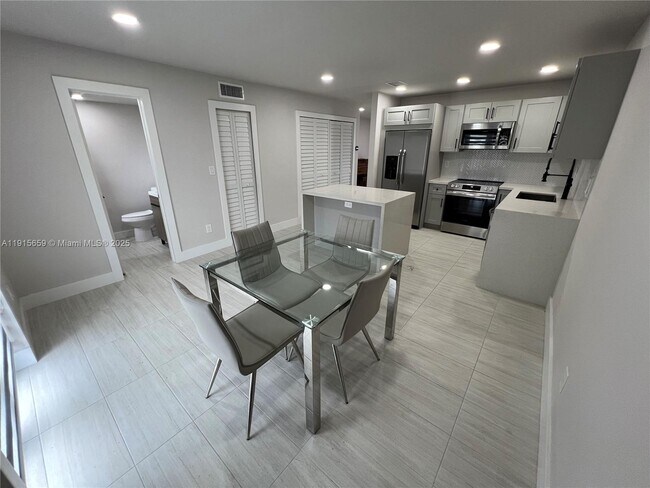 Foto del edificio - 3826 SW 107th Ave