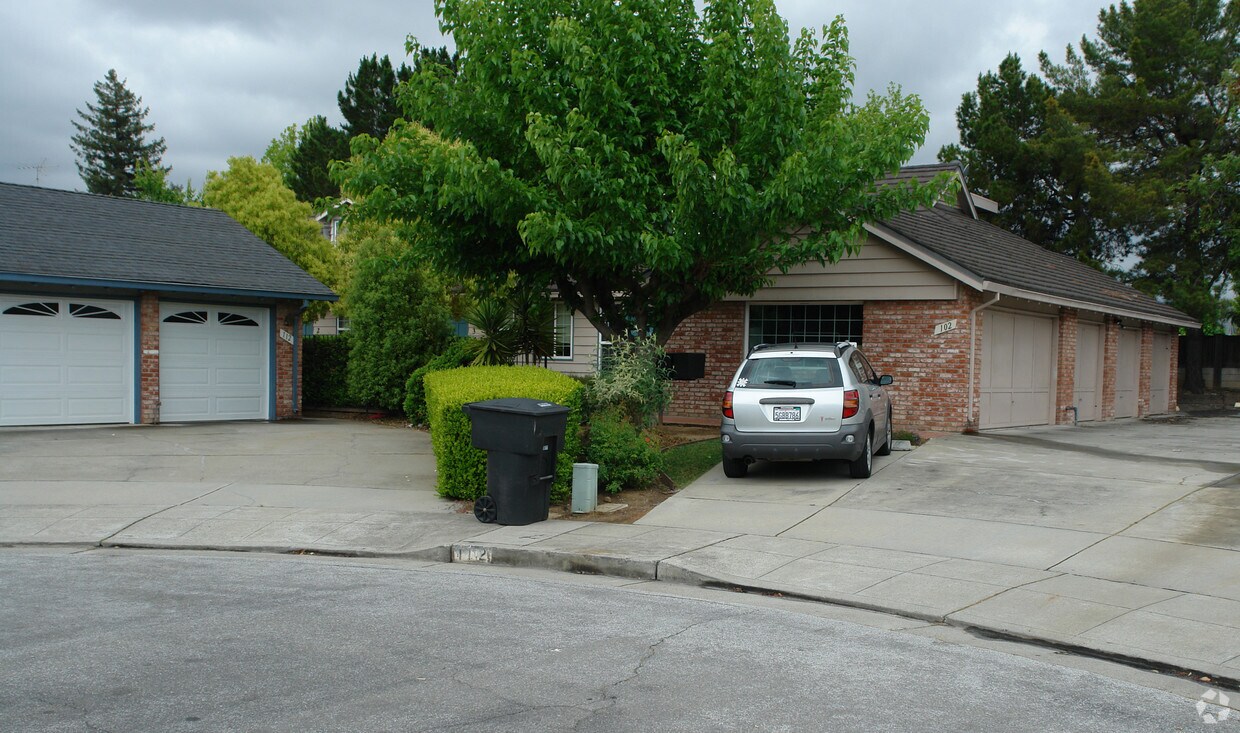 Building Photo - 102 Exeter Ct