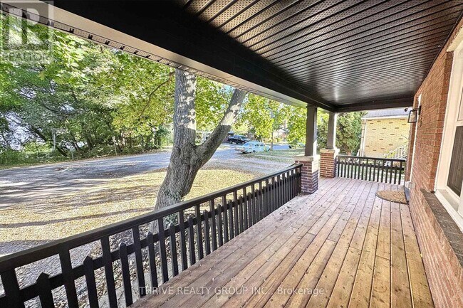 Building Photo - 5 Beechwood Pl
