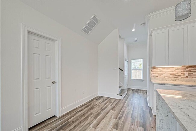 Foto del edificio - 7805 Farnsworth St