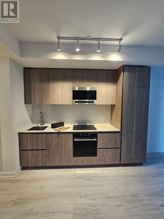 Photo du bâtiment - 110 Broadway Ave