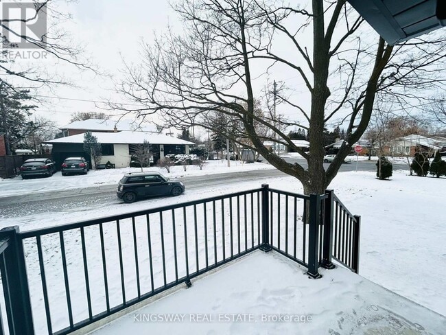 Building Photo - 4229 Bloor St W