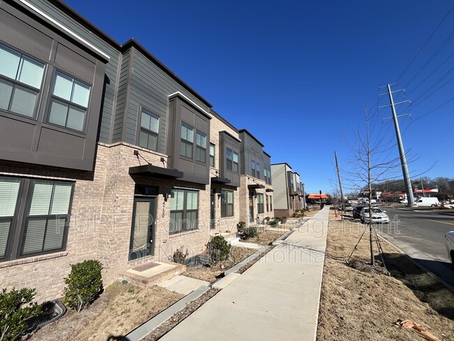 Building Photo - 4730 Chastain Ave