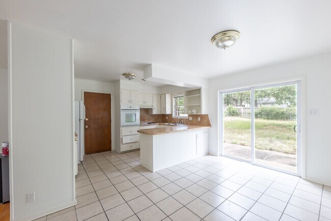 Building Photo - 9720 Brooks Ln