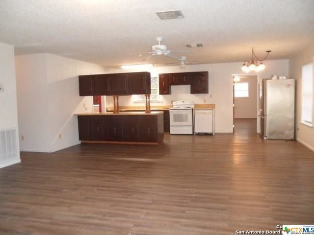 Foto del edificio - 2834 Candlelight Dr