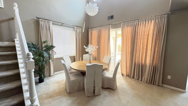 Foto del edificio - Fully Furnished 4-Bedroom Home with Pool & Spa in Palm Desert