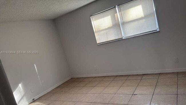 Foto del edificio - 4160 NW 21st St