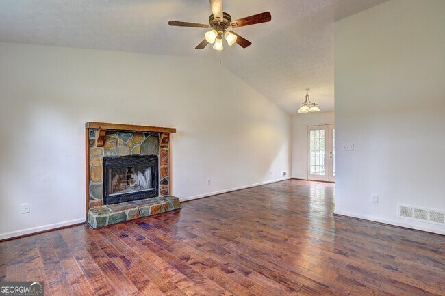 Foto del edificio - 1277 Iron Gate Blvd