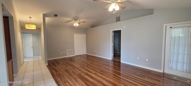 Foto del edificio - 731 John Carroll Ln
