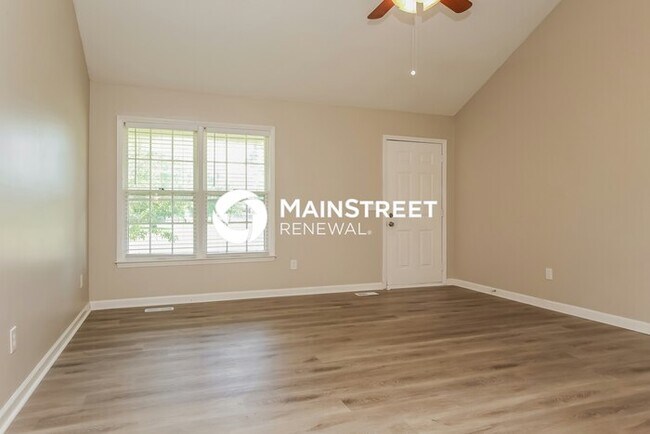 Foto del edificio - 3 Bedroom Pet-Friendly Home in MURFREESBORO, TN with Main Street Renewal