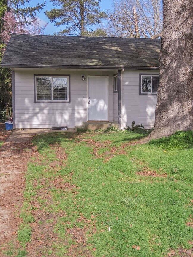 1123 N 3rd St Unit THI123, Woodburn, OR 97071 Room for Rent in