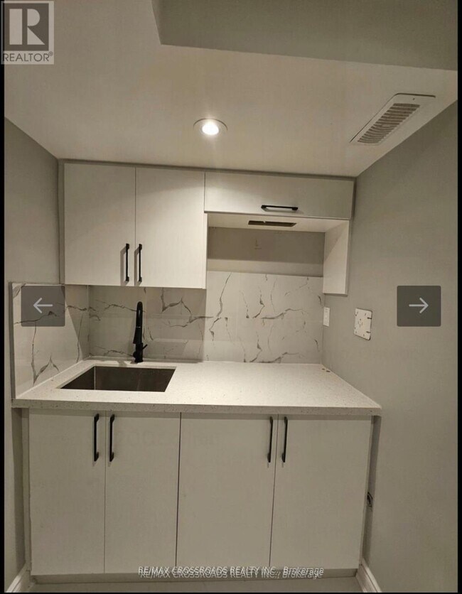 Building Photo - 3 Honey Dr