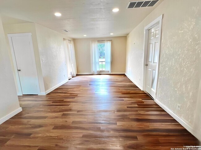 Foto del edificio - 6803 Indian Lake Dr