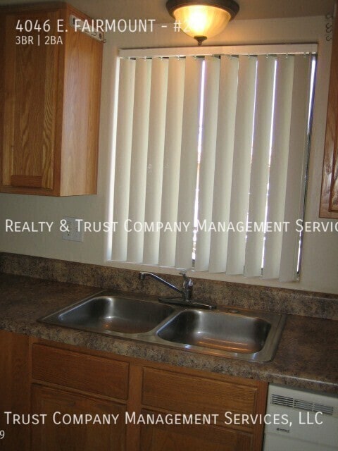 Building Photo - 4046 E. FAIRMOUNT-#2