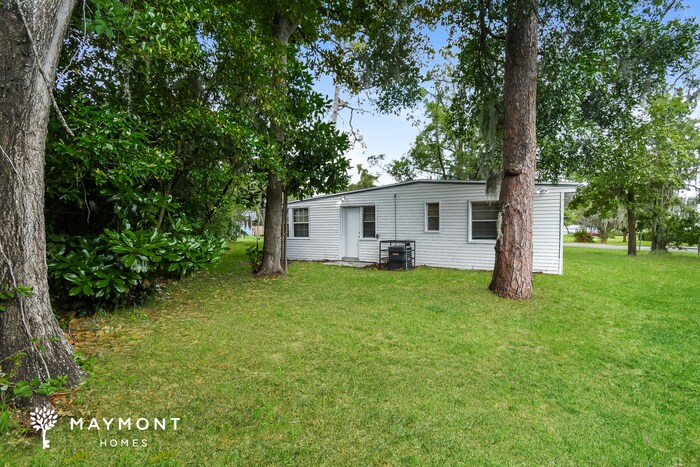 Building Photo - 10406 Pinehurst Dr