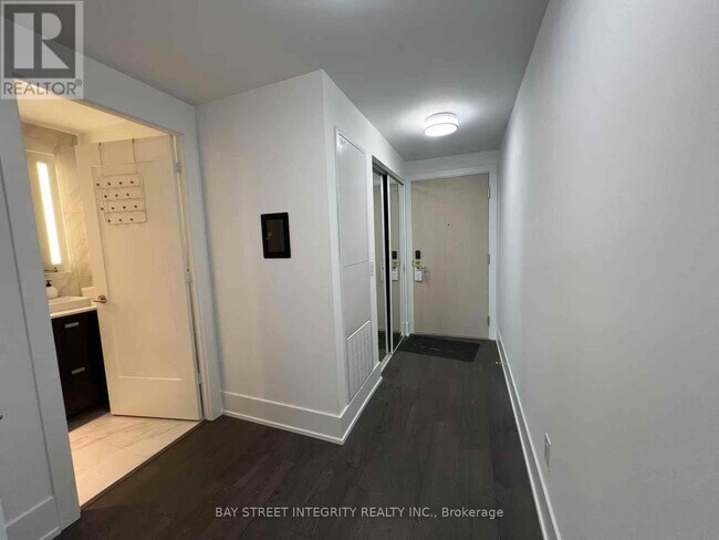 Photo du bâtiment - 480-1480 Front St W