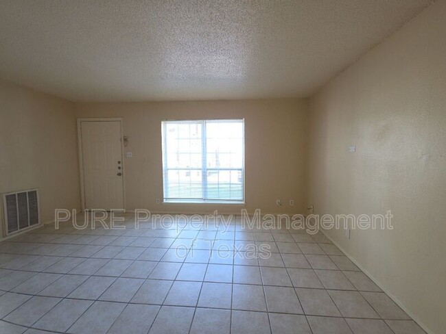 Building Photo - 5808 Wellington Dr