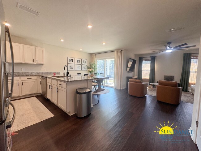 Building Photo - Stunning 4 Bedroom home in the sought-afte...