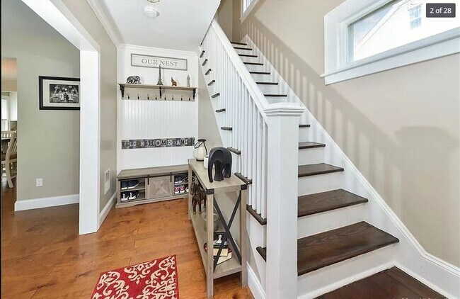 Foyer - 490 Castle Ave