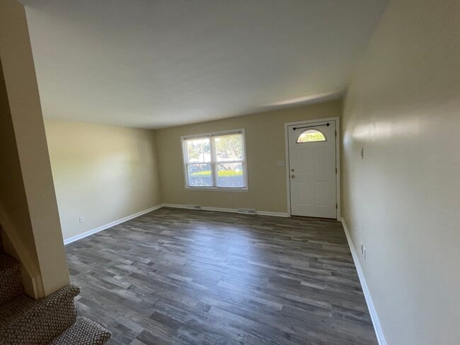 Living Area - 41A Ledgewood Dr