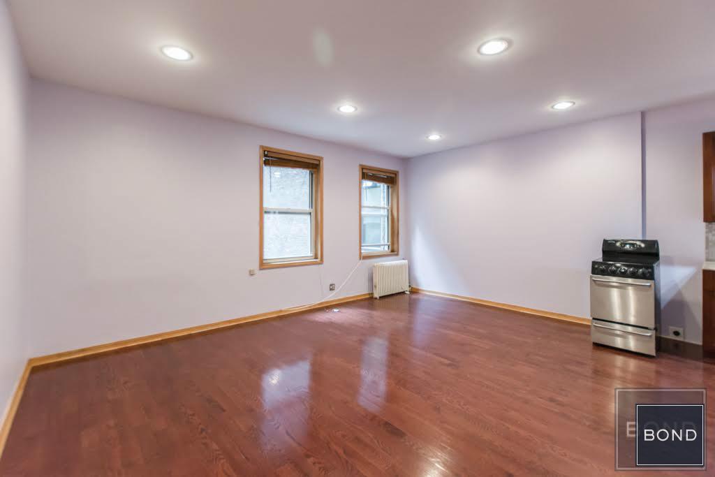 Building Photo - 18 W 37th St