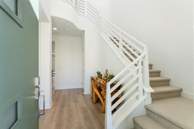 Building Photo - 35722 McCarthy St