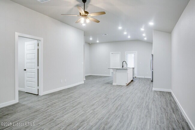 Foto del edificio - 10518 Abbeville Ave