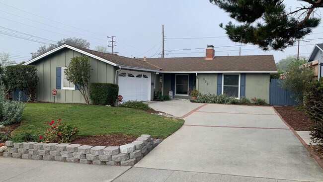 Building Photo - 925 Medford Rd