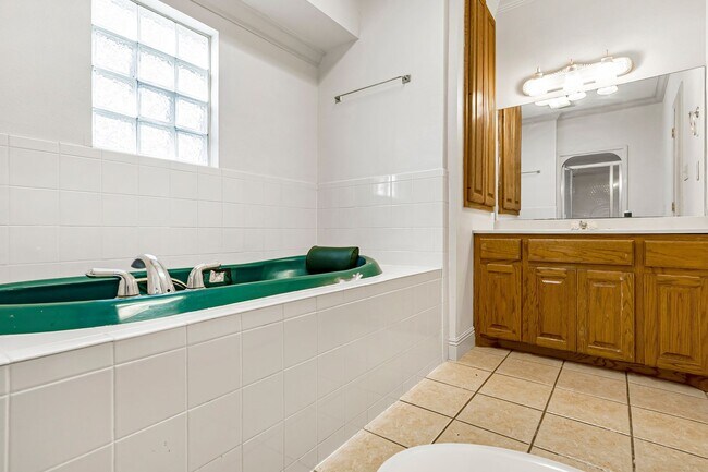 Foto del edificio - 3 Bedroom Downtown Condo in Downtown Port Allen