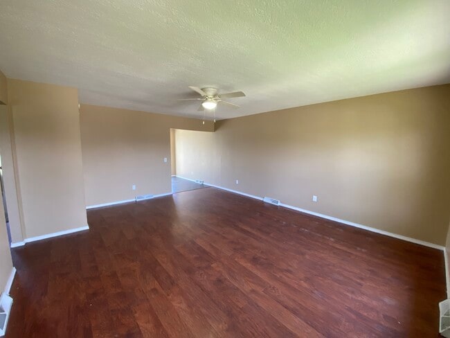 Building Photo - 714 9th St