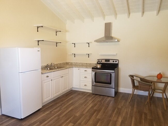 Kitchen - 5819 Redondo Dr