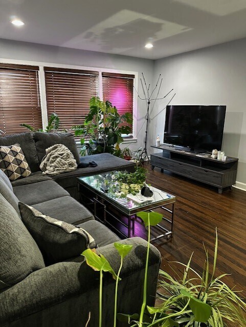 Foto del edificio - 1617 W Glenlake Ave