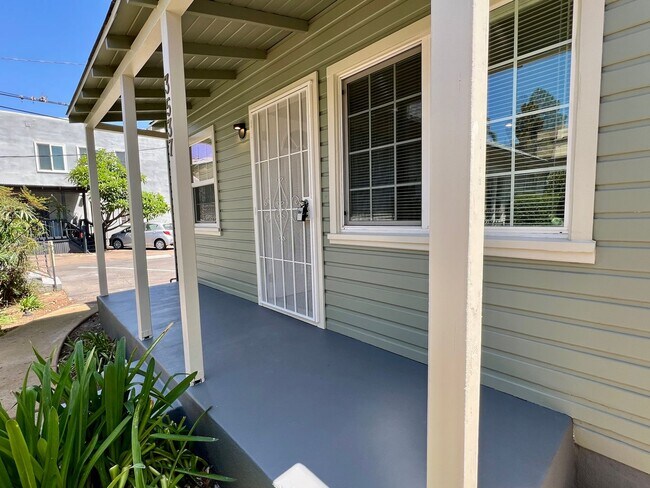 Building Photo - Stunning Remodeled 1-Bedroom Cottage w/Cen...
