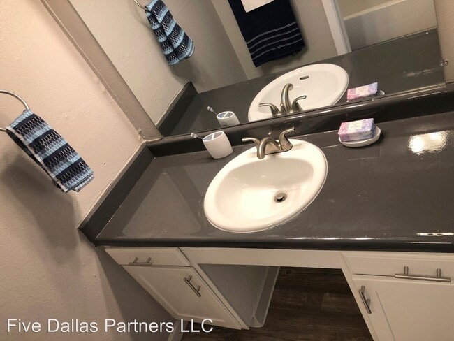 Building Photo - 1 br, 1 bath Apartment - 1258 Dallas St