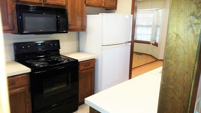 Building Photo - 2 Bedroom 2 Bathroom Townhome Fairfield Gr...