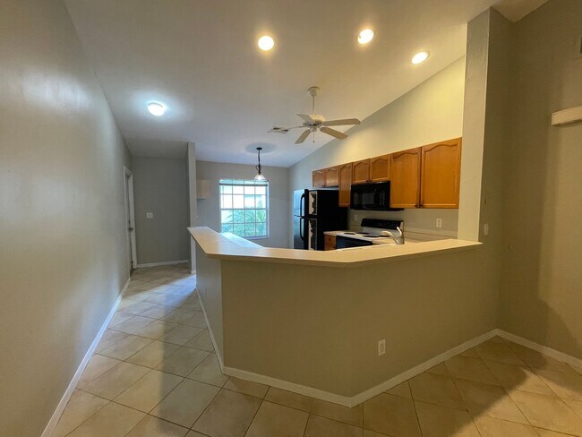 Foto del edificio - ANNUAL RENTAL - 2 BED / 2 BATH 2ND FLOOR END UNIT IN PINE HAVEN!