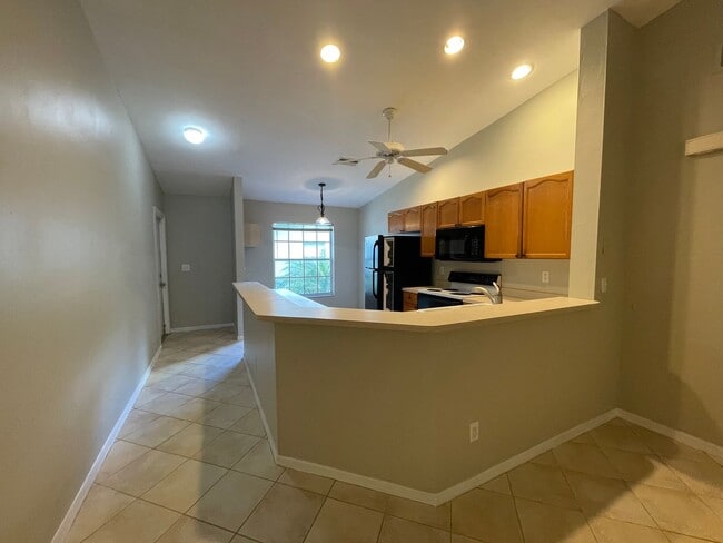 Building Photo - ANNUAL RENTAL - 2 BED / 2 BATH 2ND FLOOR END UNIT IN PINE HAVEN!