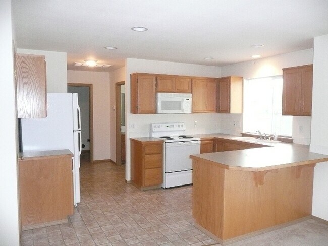 Building Photo - Nice 3 Bedroom 2 Story in Fredrickson!!