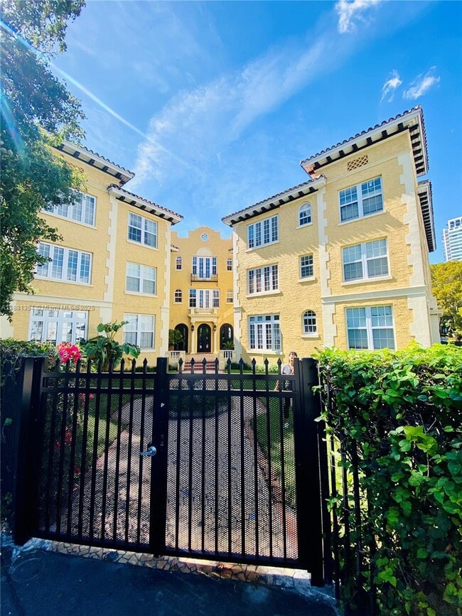 Building Photo - 3224 Biscayne Blvd