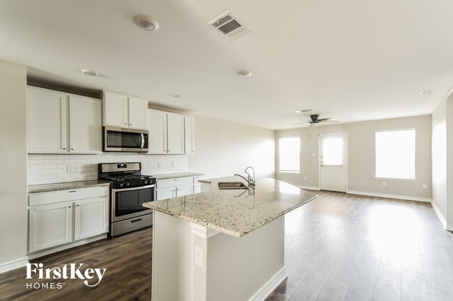 Foto del edificio - 6502 Hoffman Pln