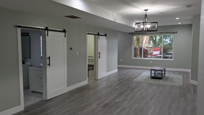 Photo - 4854 W Addison St Apartment